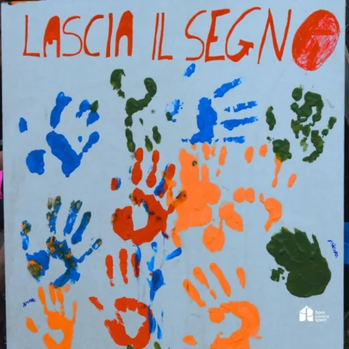 Pannello con impronte di mani colorate realizzato per la conclusione dell&rsquo;Anno del Volontariato di Spes contra spem